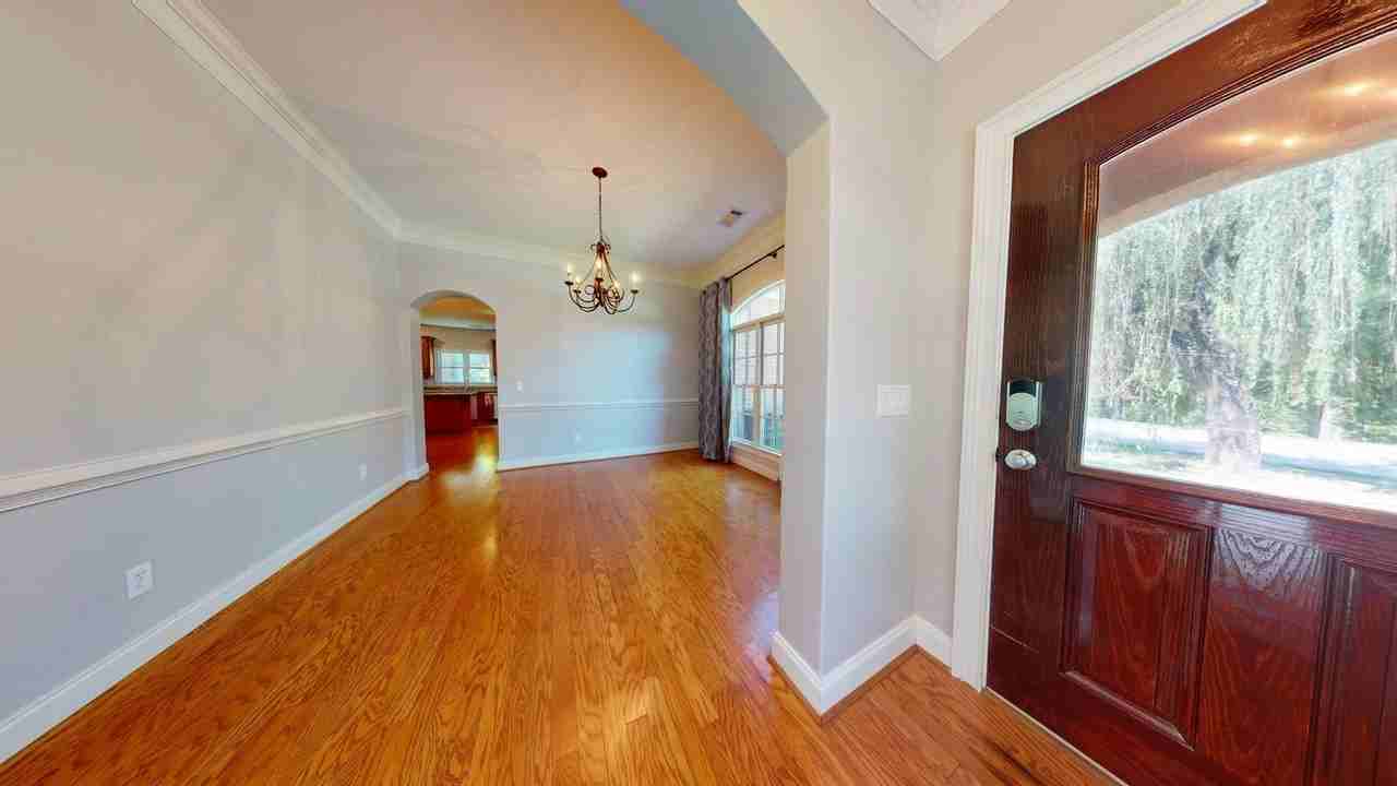 2172 N Donahue Dr - Photo 6 of 37