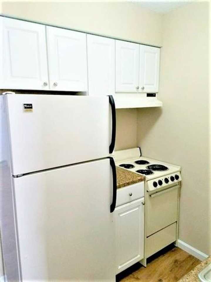 202 S Hartle - Photo 2 of 8