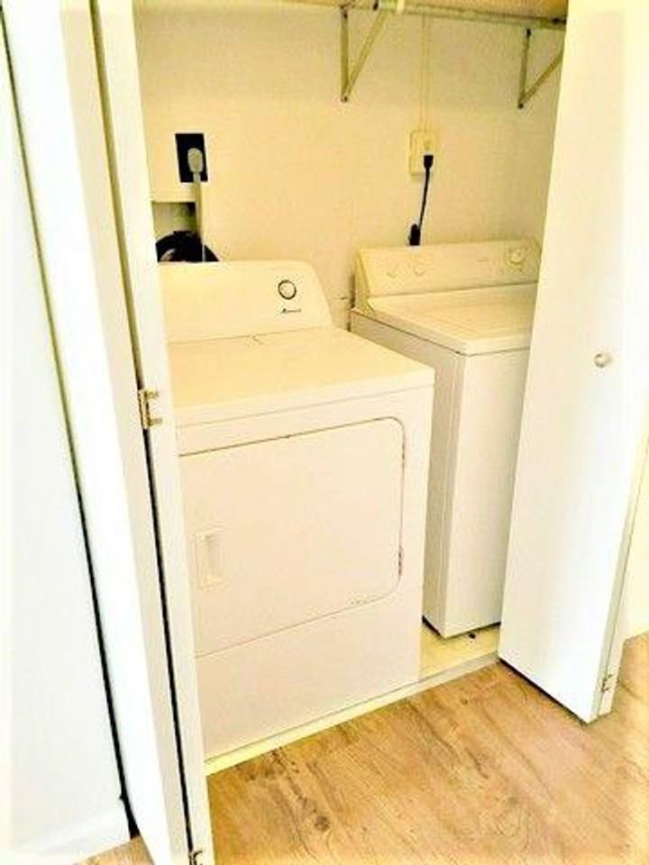 202 S Hartle - Photo 4 of 8