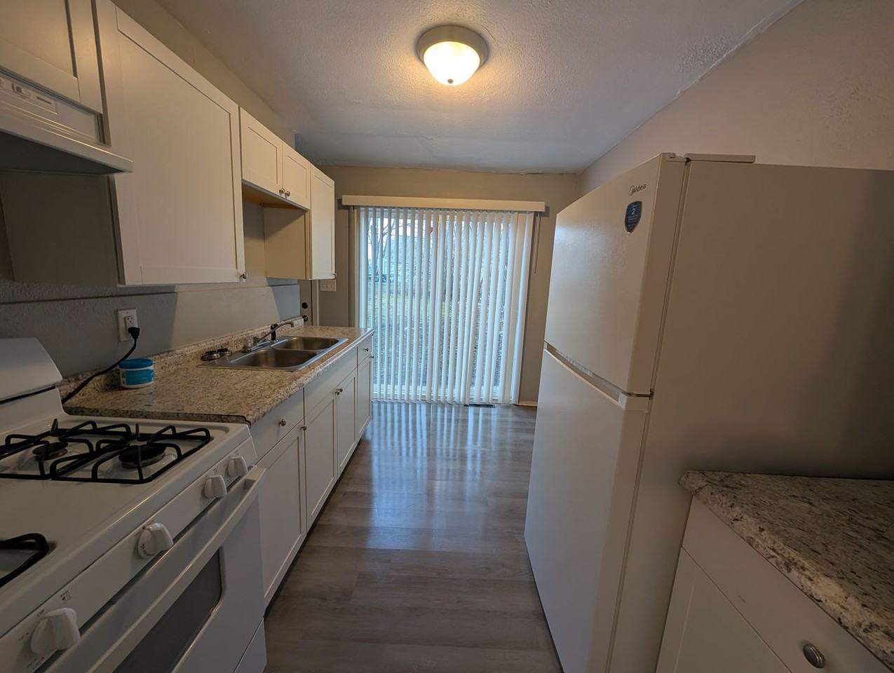 1318 N Meade St - Photo 3 of 9