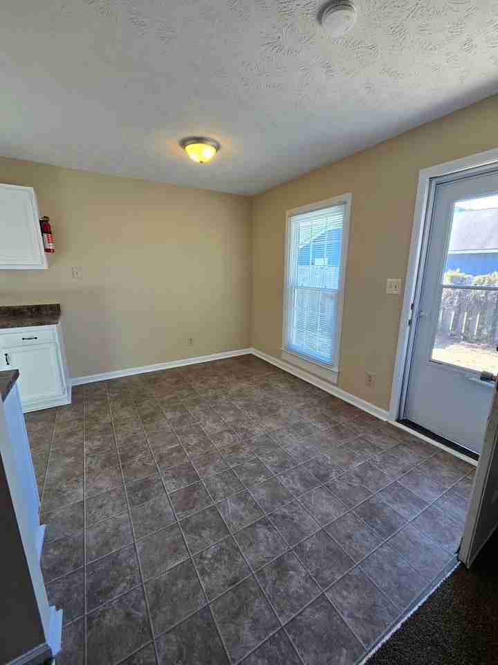 1728 Veanna Dr - Photo 4 of 12