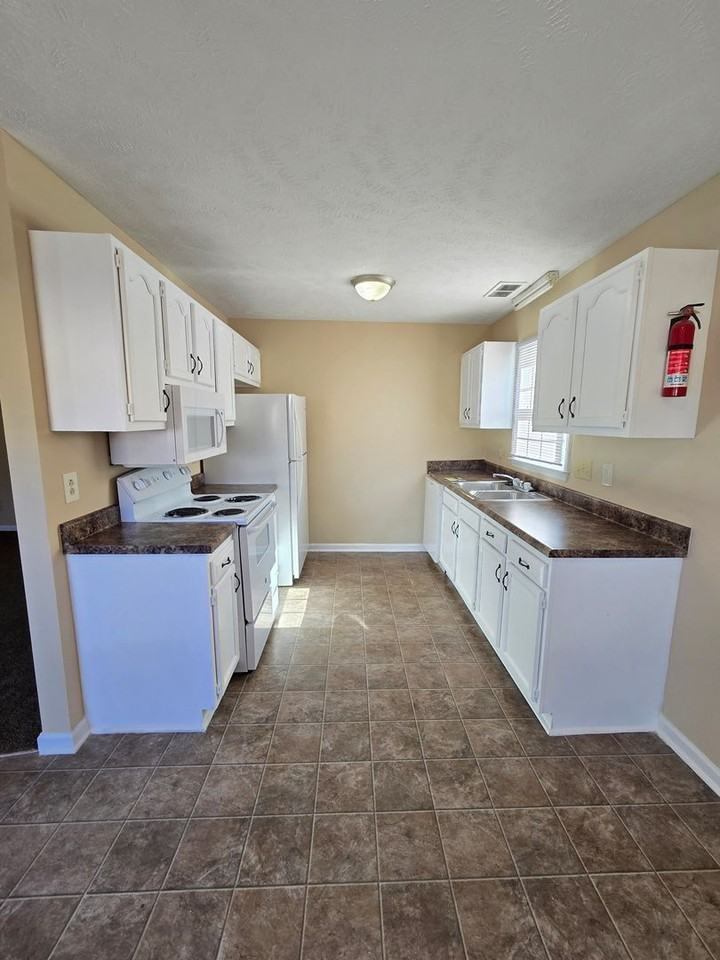 1728 Veanna Dr - Photo 5 of 12