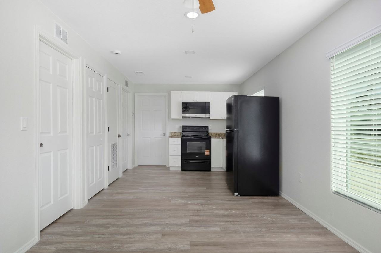 454 21st Ave N - Photo 5 of 18