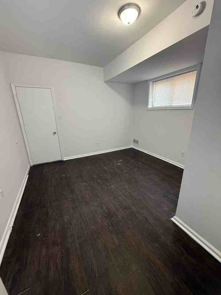 606 S Claymont St - Photo 2 of 9