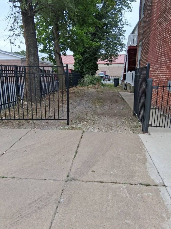 606 S Claymont St - Photo 2 of 12