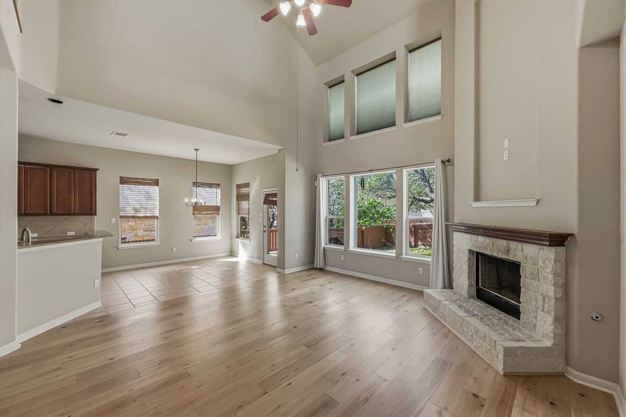 7825 Wisteria Valley Dr - Photo 4 of 40