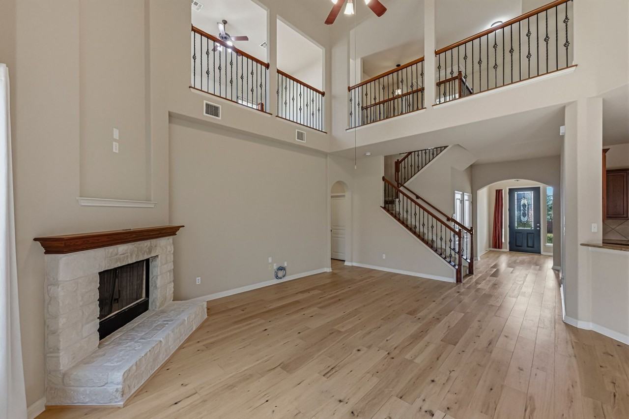 7825 Wisteria Valley Dr - Photo 5 of 40