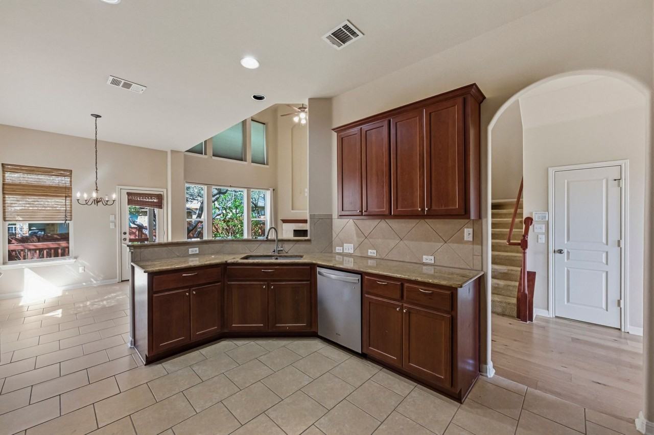 7825 Wisteria Valley Dr - Photo 7 of 40