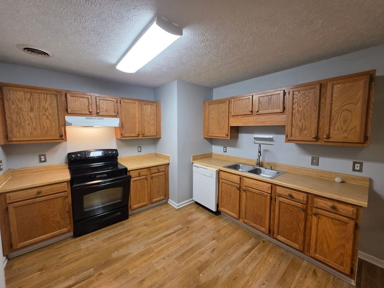 109 Stanford Dr #10A - Photo 5 of 13