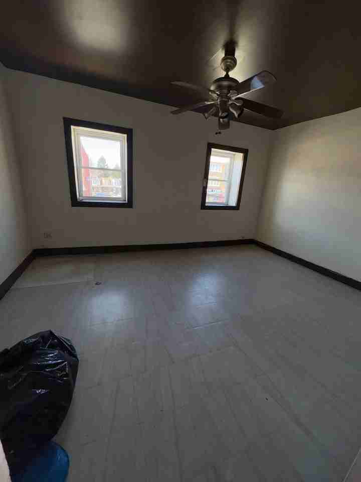 4835 N Broad St - Photo 2 of 7