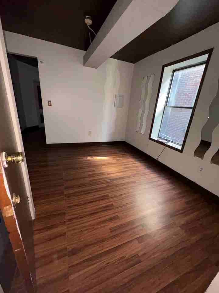 4835 N Broad St - Photo 4 of 7