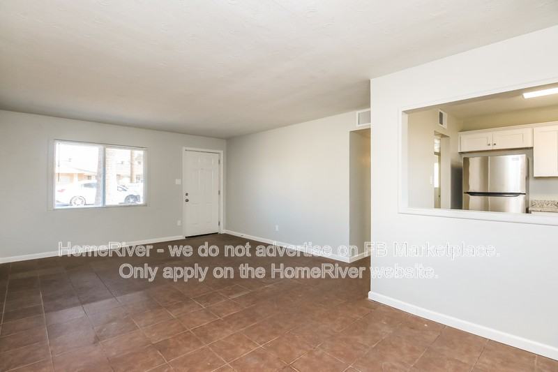 2819 W Montebello Ave - Photo 2 of 19