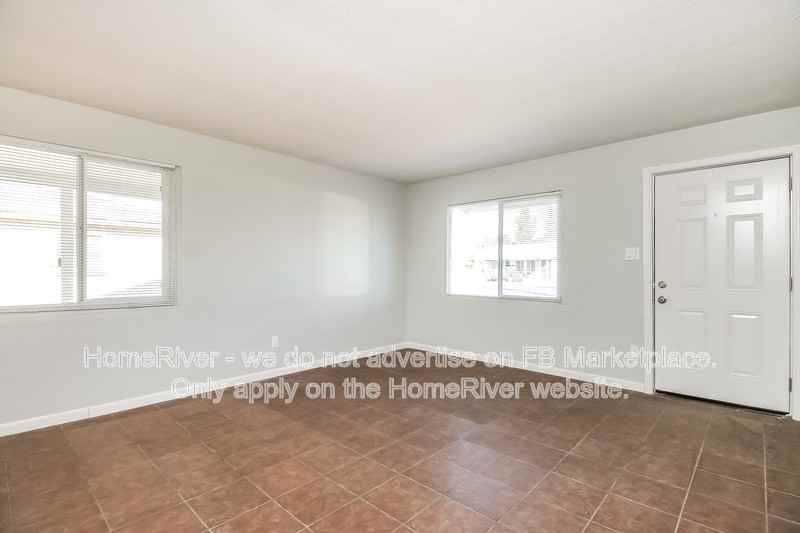 2819 W Montebello Ave - Photo 5 of 19