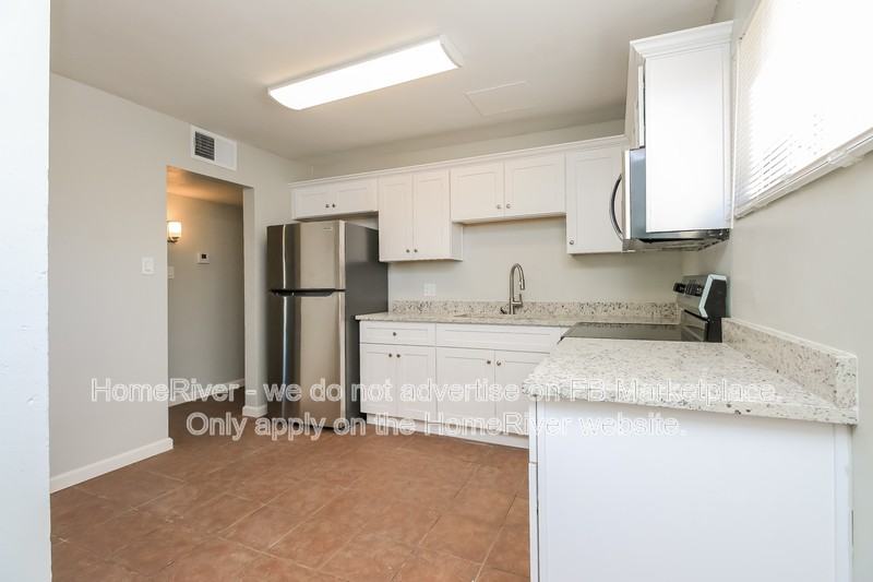 2819 W Montebello Ave - Photo 6 of 19