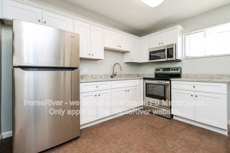 2819 W Montebello Ave - Photo 7 of 19