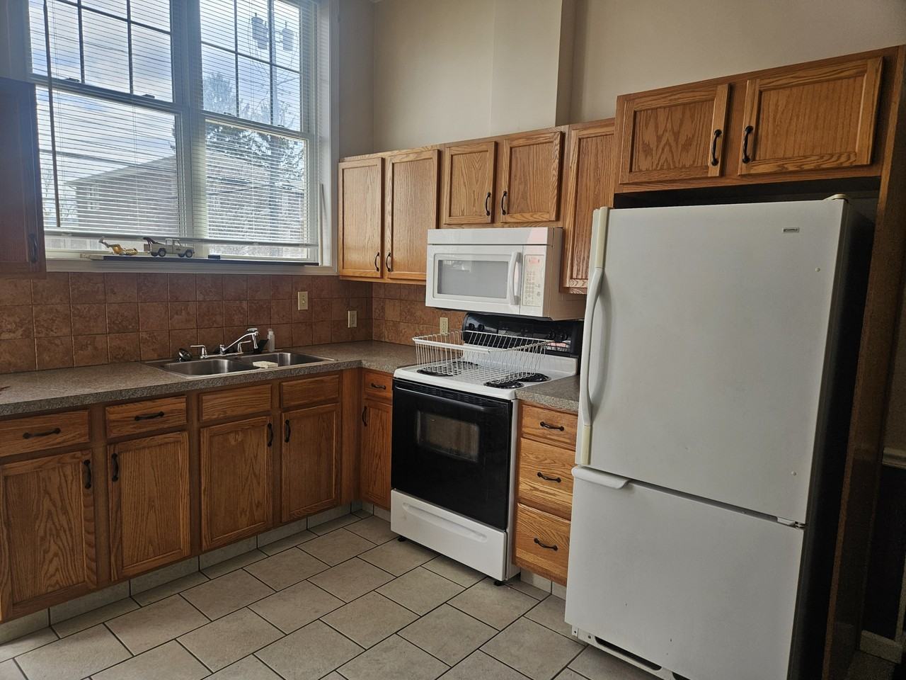 281 -283 East Main Street - Photo 3 of 17