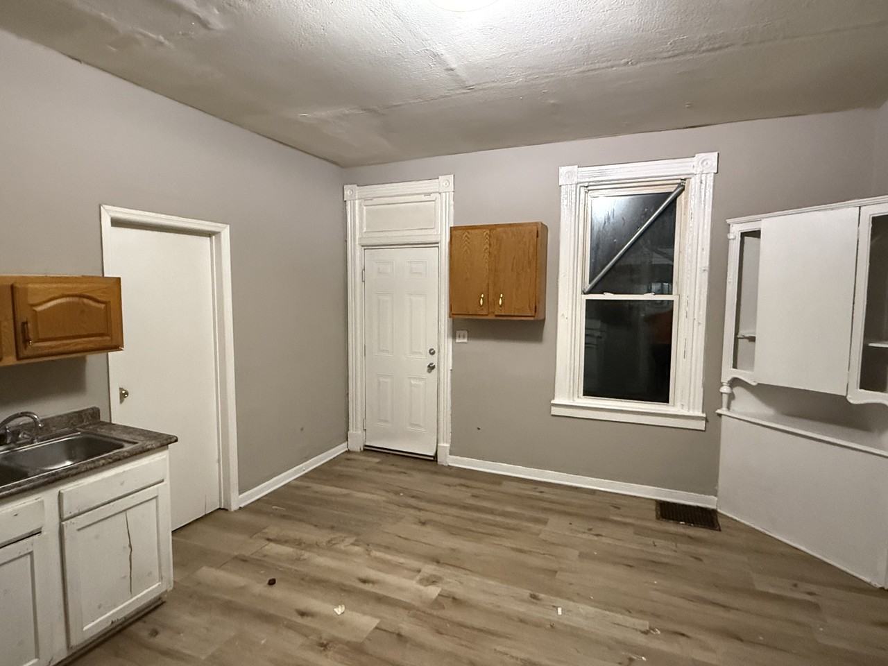 1630 Ray Combs Av - Photo 5 of 8