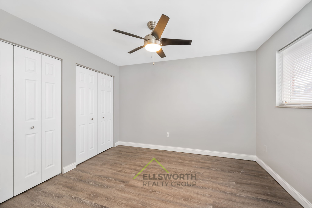 Lawn Ave-2208 - Photo 4 of 6