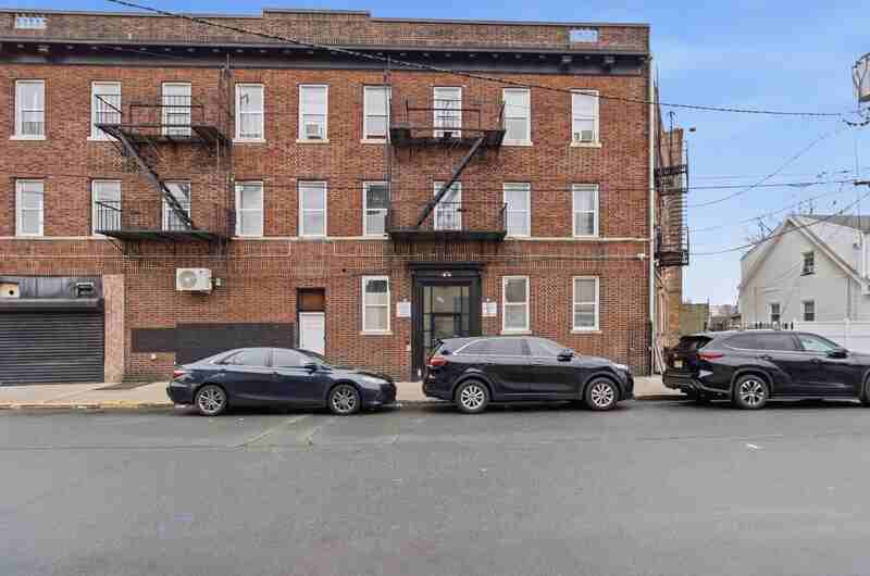 649 Chancellor Ave #4 - Photo 6 of 6