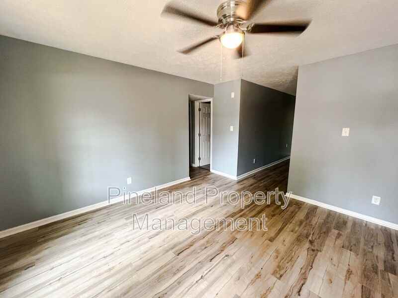 6412 Rockford Dr - Photo 2 of 9