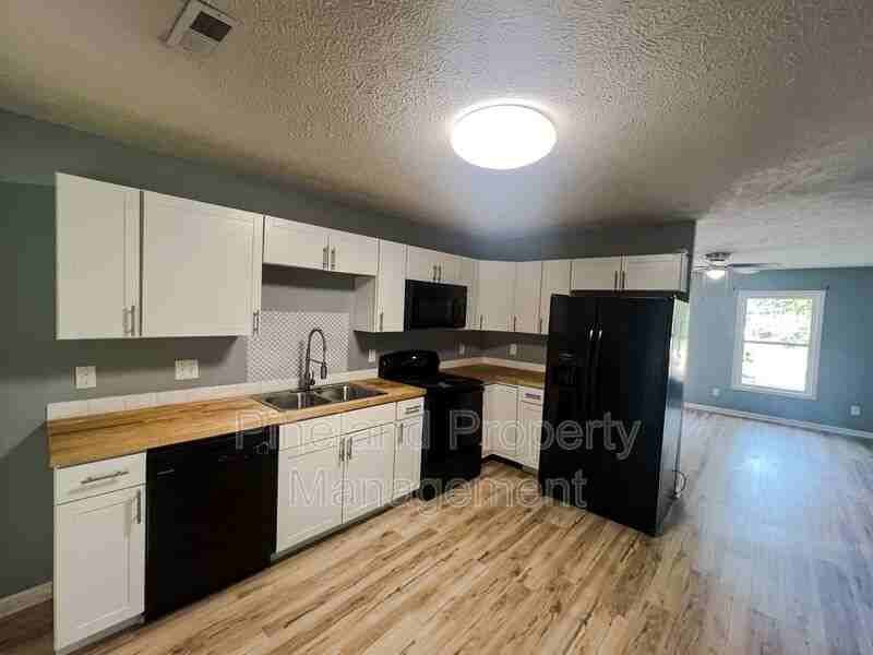 6412 Rockford Dr - Photo 3 of 9