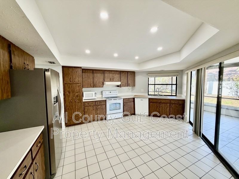 1218 Waterside Ln - Photo 3 of 13