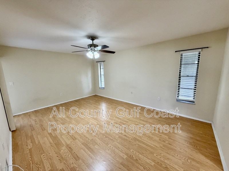 1218 Waterside Ln - Photo 4 of 13