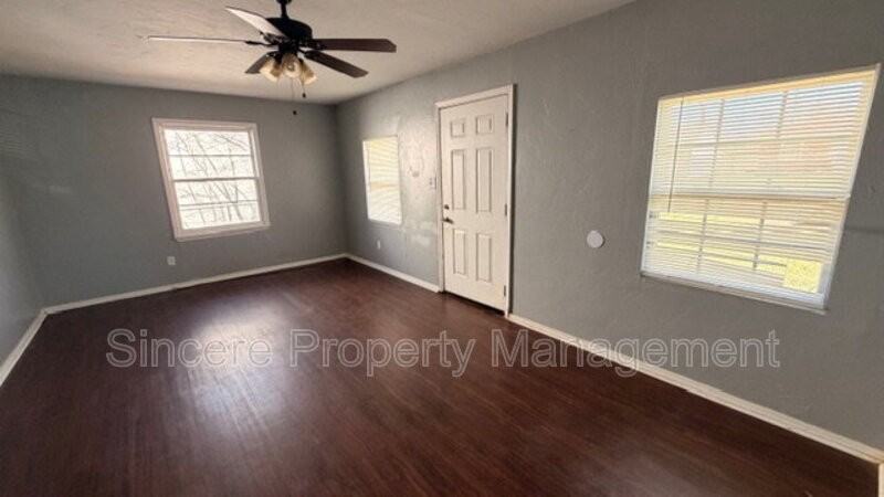 3737 Se 24th St - Photo 2 of 13