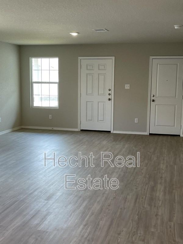 10754 Prusiner Dr - Photo 5 of 11