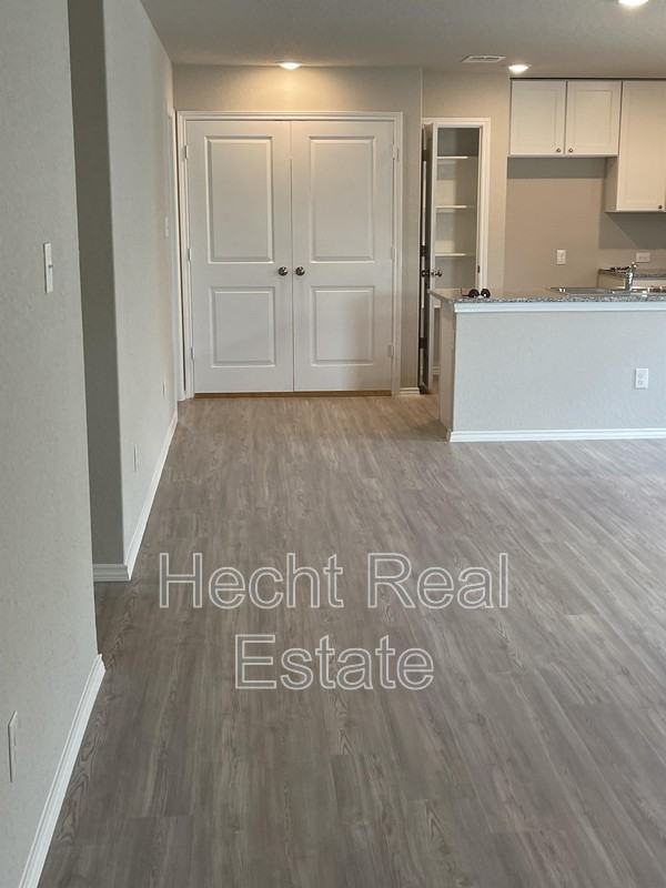 10754 Prusiner Dr - Photo 7 of 11