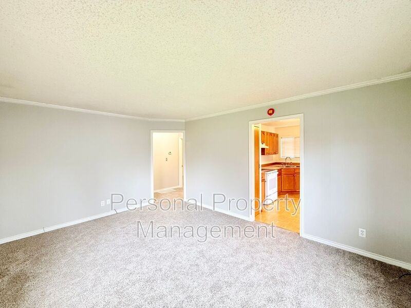 1609 E Reserve St - Photo 5 of 15