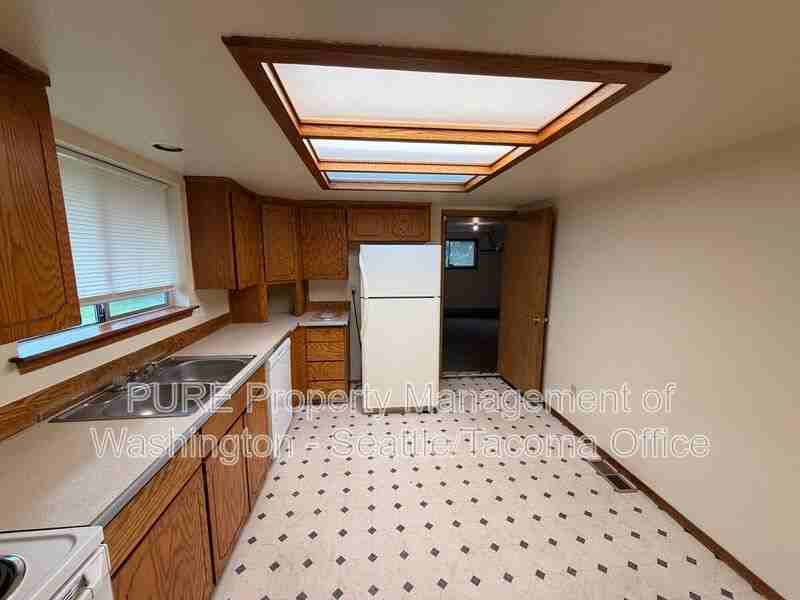 9017 Wildwood Ave Sw - Photo 2 of 13