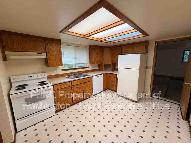 9017 Wildwood Ave Sw - Photo 3 of 13