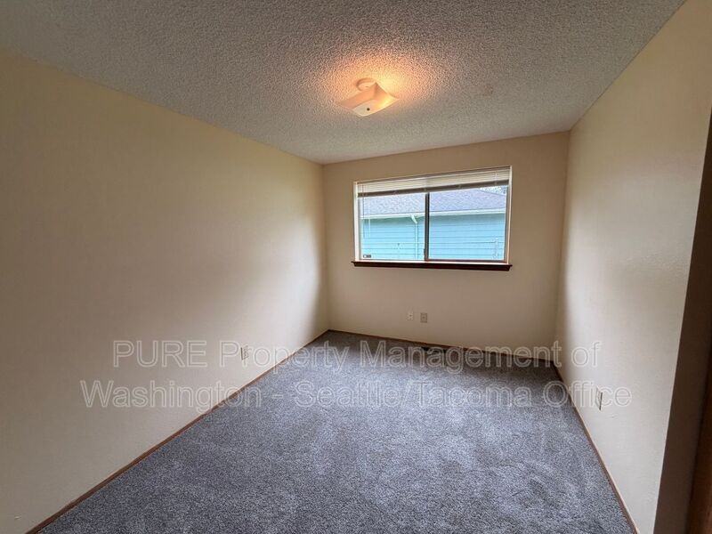 9017 Wildwood Ave Sw - Photo 7 of 13