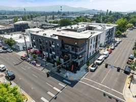 featured image of 121 S Holly St
