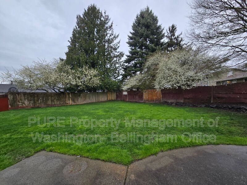 6521 58th St Ne - Photo 3 of 24