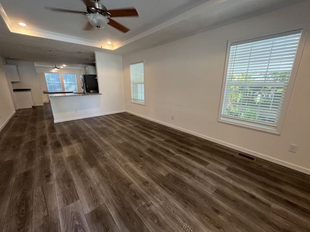 10 Coachlight Ct - Photo 2 of 33