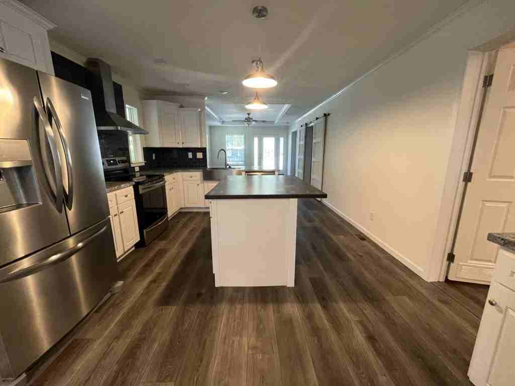 10 Coachlight Ct - Photo 3 of 33