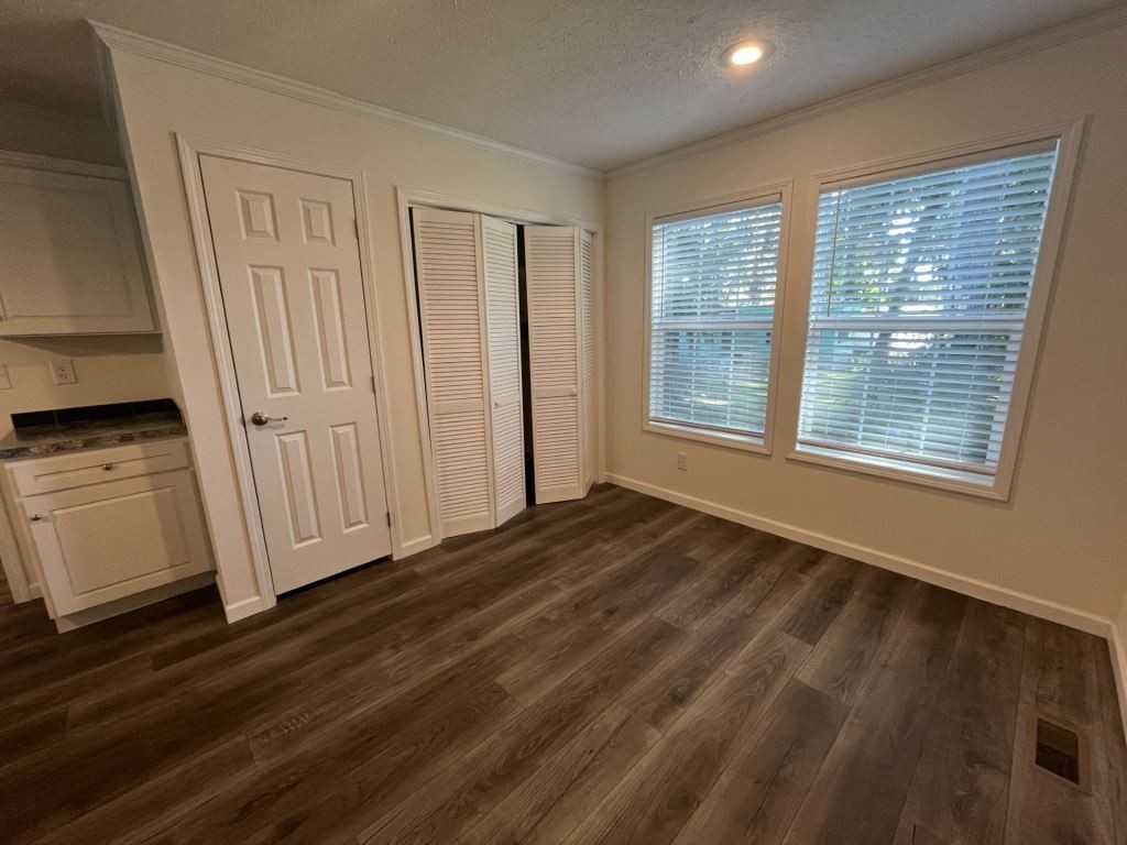 10 Coachlight Ct - Photo 7 of 32
