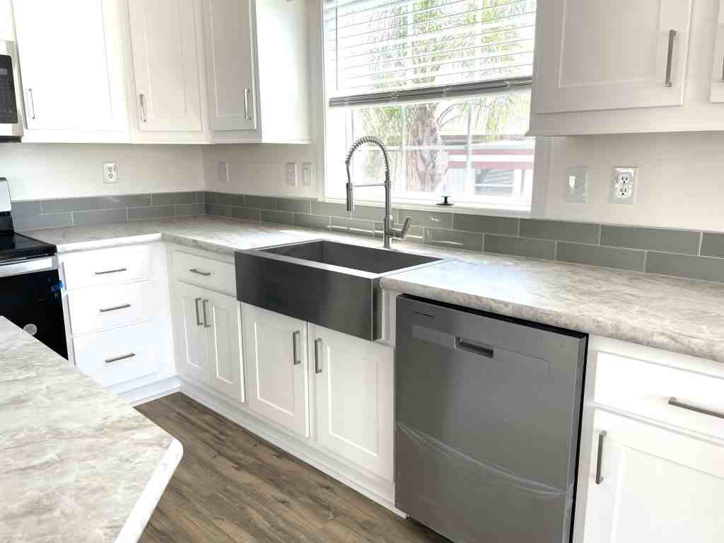 122 S Lake Dr - Photo 3 of 34