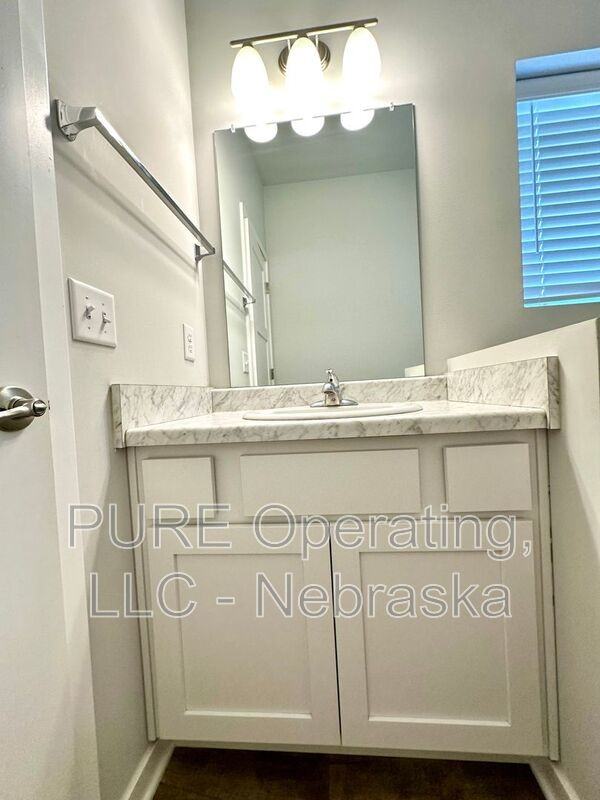 5121 N 181st St - Photo 5 of 47