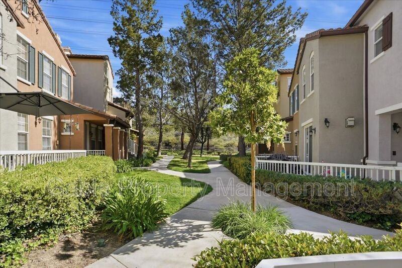 23434 Abbey Glen Pl - Photo 2 of 22