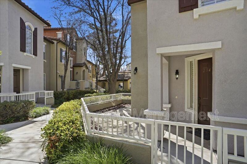 23434 Abbey Glen Pl - Photo 3 of 22