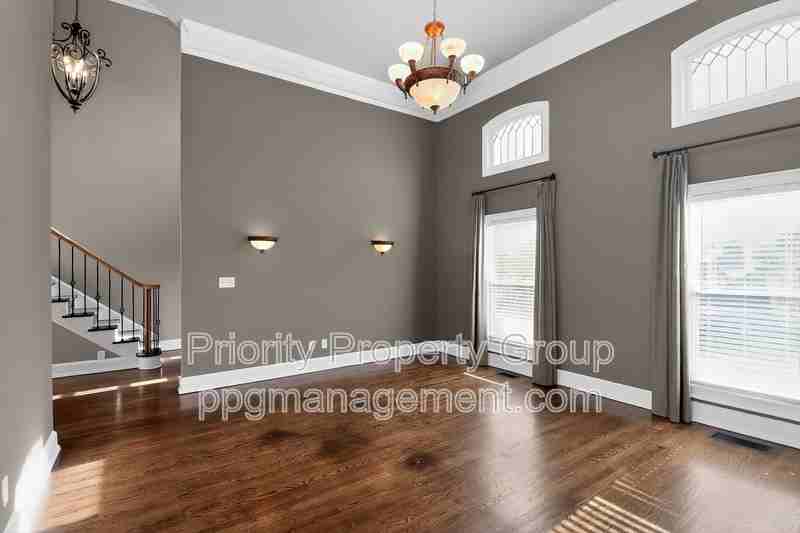 16205 Riverpointe Dr - Photo 2 of 50