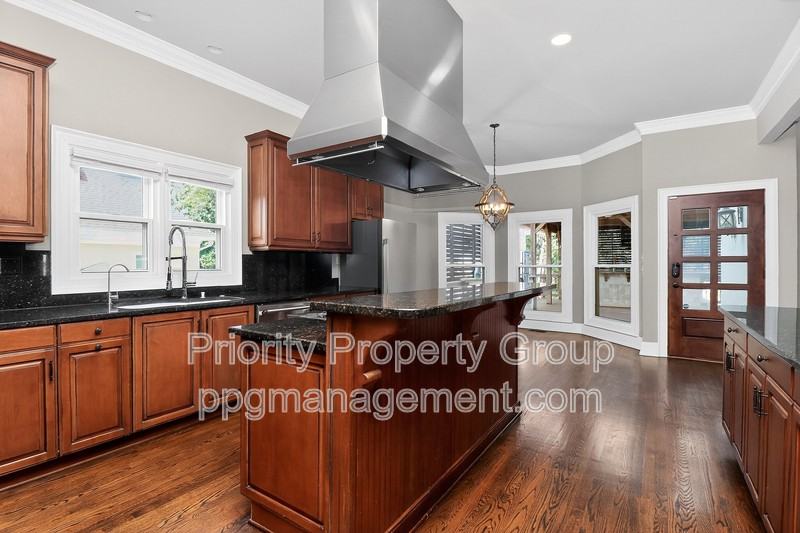 16205 Riverpointe Dr - Photo 4 of 50