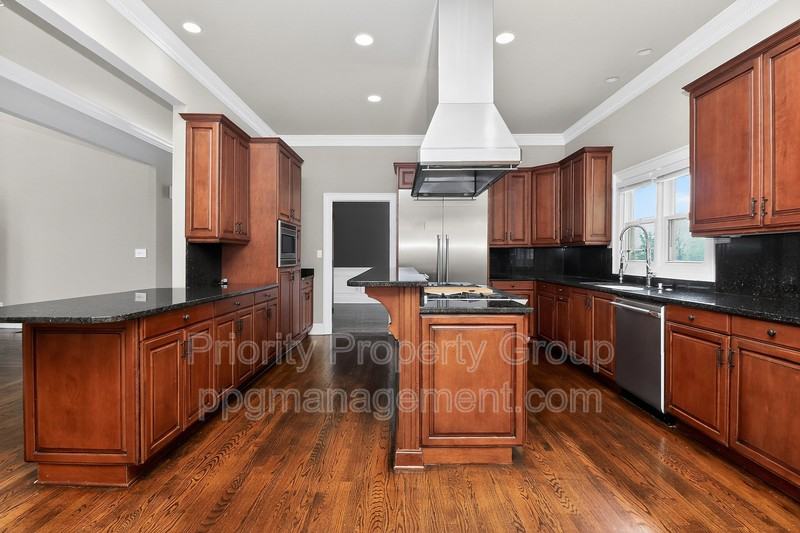 16205 Riverpointe Dr - Photo 6 of 50