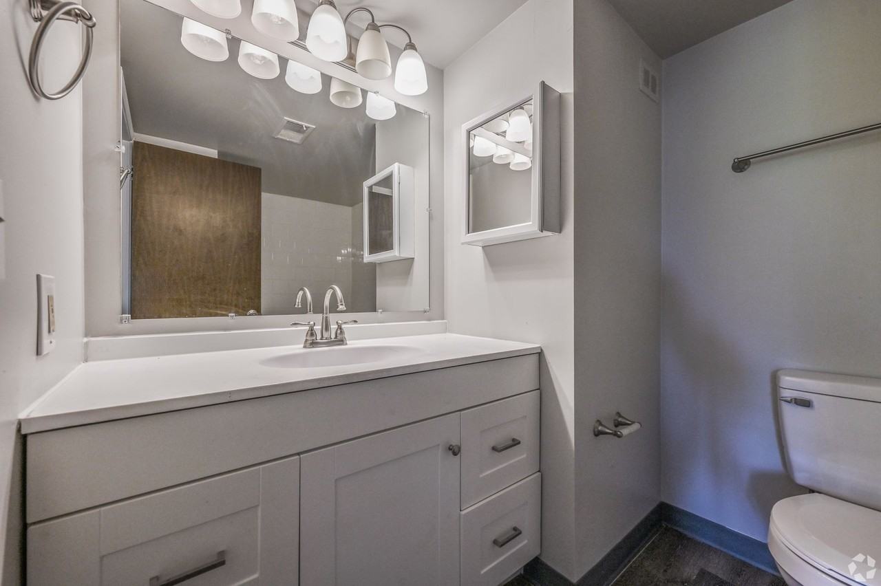 Place Seville Apartments - Photo 3 of 27