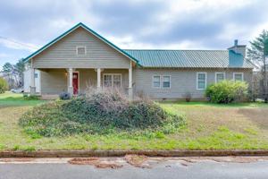 featured image of 1051 Gage Dr