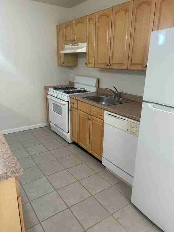 128 William St - Photo 6 of 12