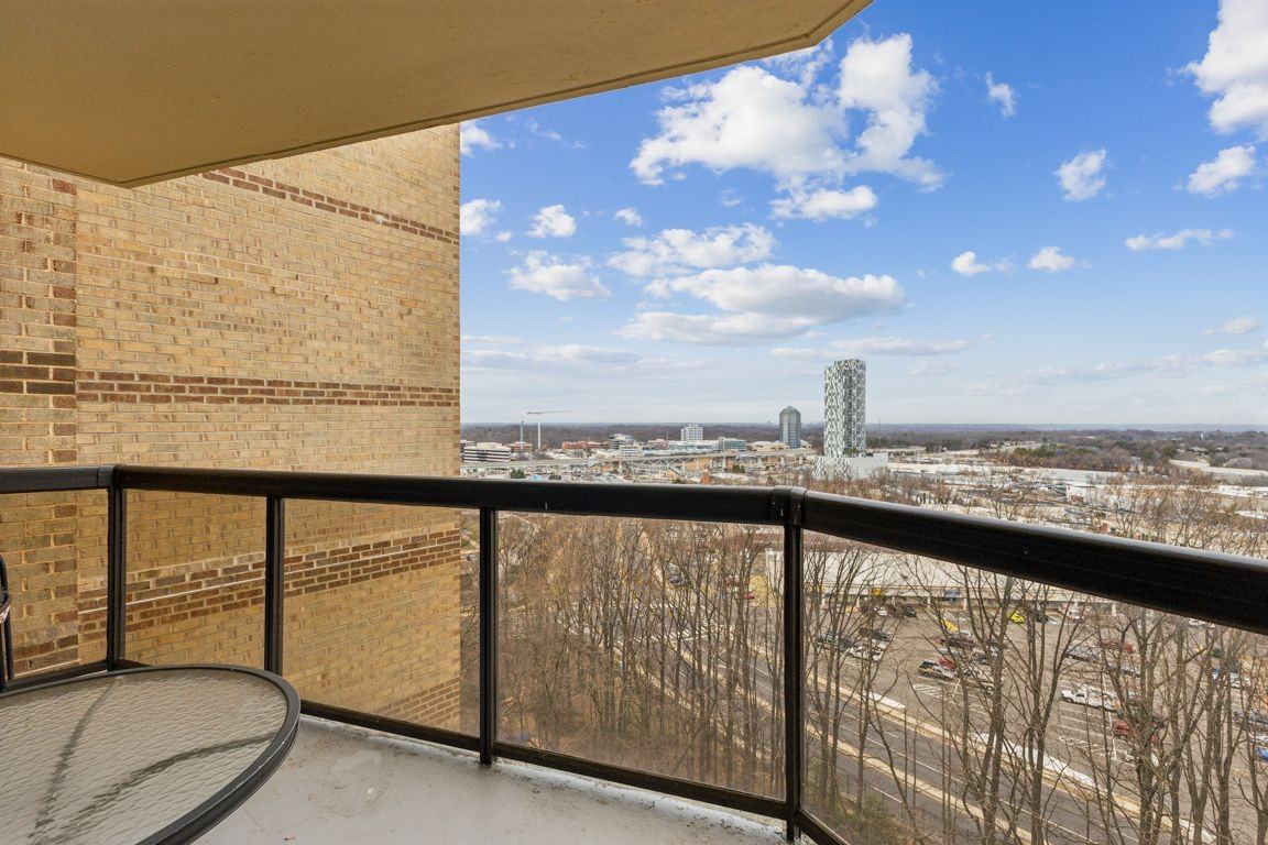 8370 Greensboro Dr ##916 - Photo 5 of 28